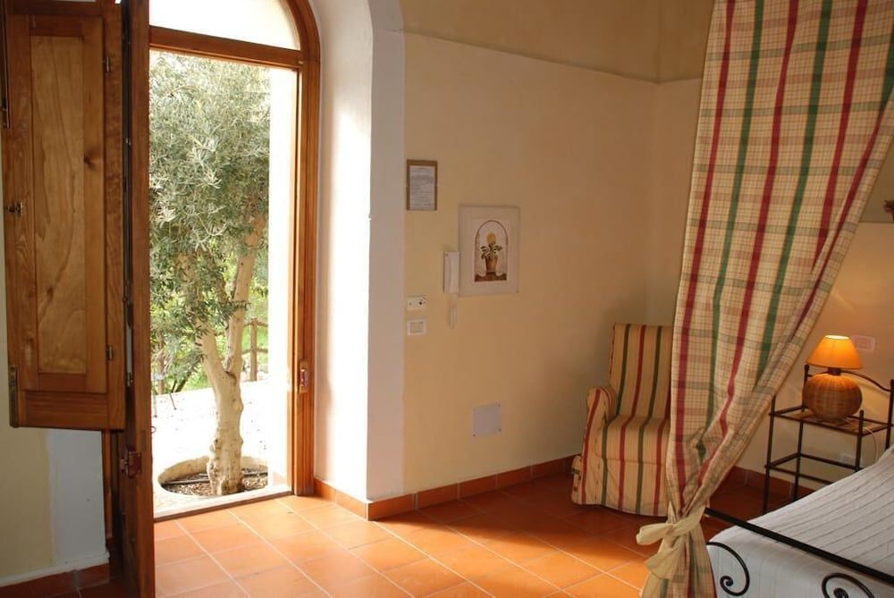 Agriturismo Villa Cefalà Standard Double Room, Ensuite, Garden View (Camera Matrimoniale Stand) 4