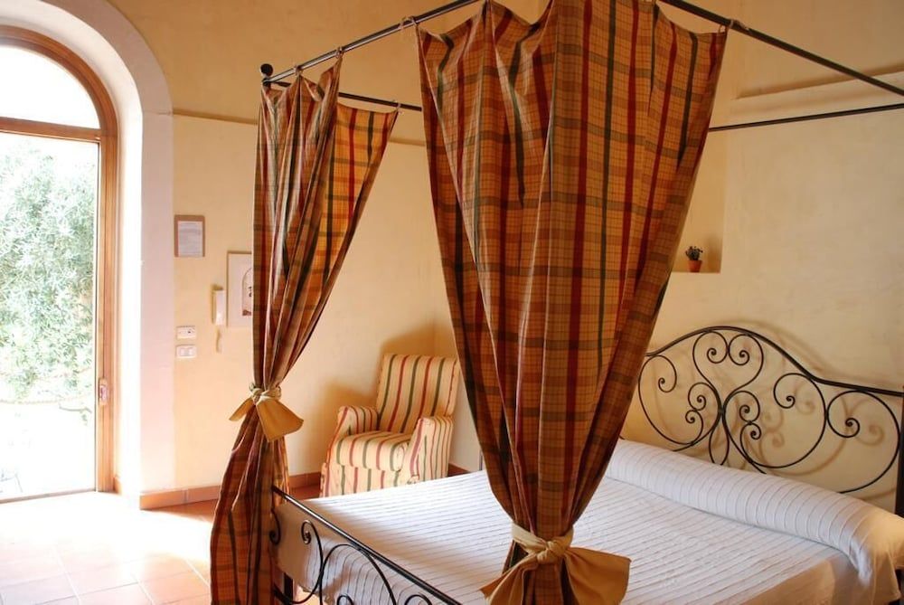 Agriturismo Villa Cefalà Standard Double Room, Ensuite, Garden View (Camera Matrimoniale Stand) 2