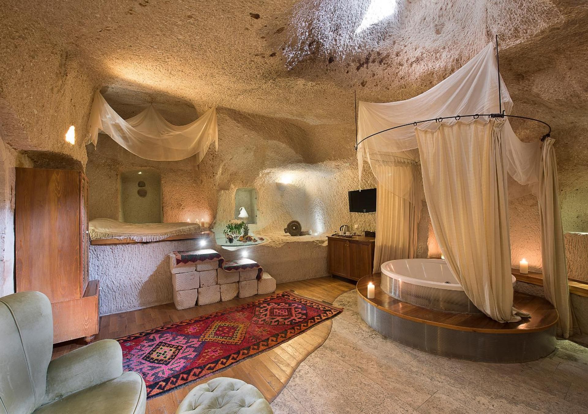 Deluxe Cave Room with Jacuzzi