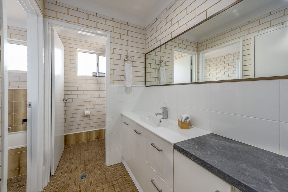 Coast Inn Motel Standard Room 4