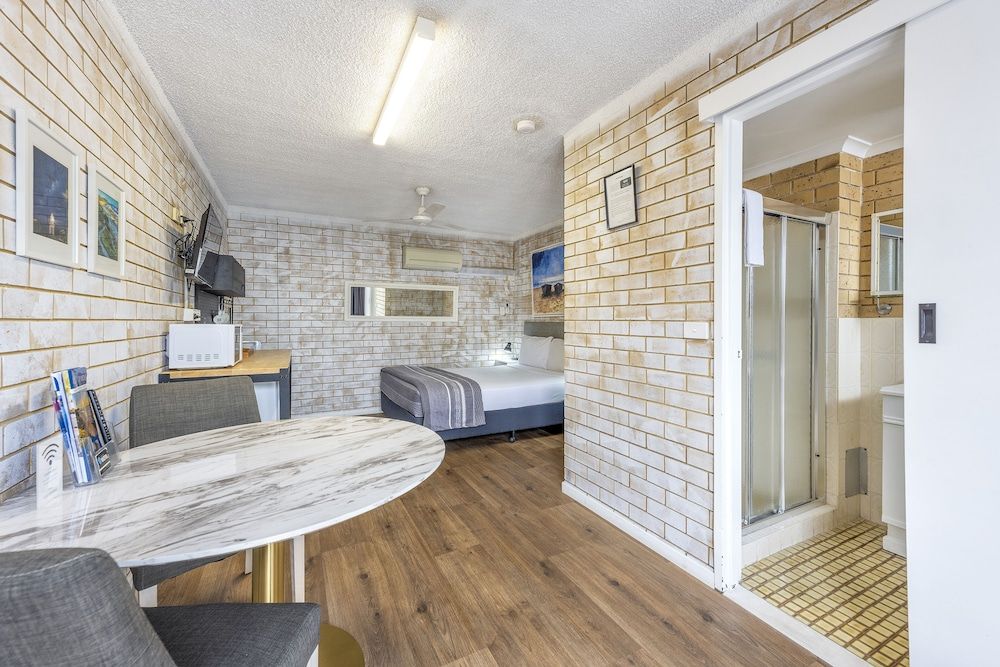 Coast Inn Motel Economy Queen Room 8