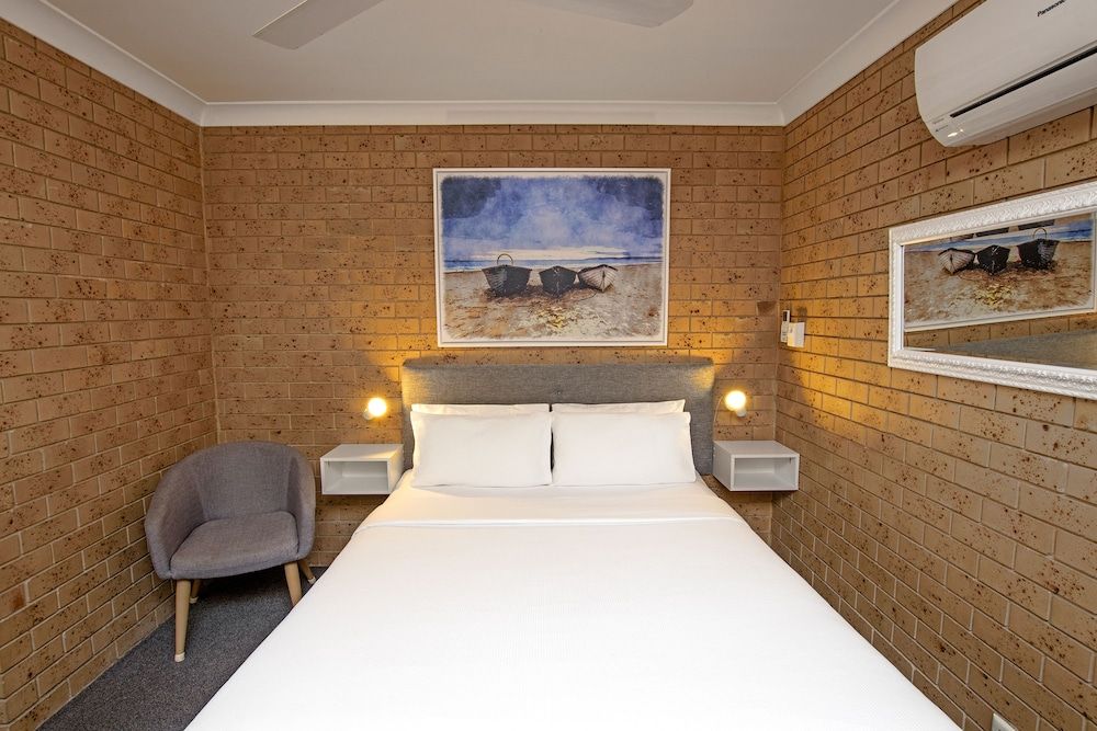 Coast Inn Motel Economy Queen Room 2