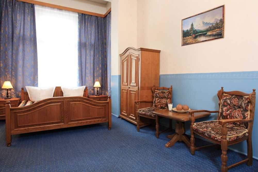 undefined Hotel - Pension Cortina 5