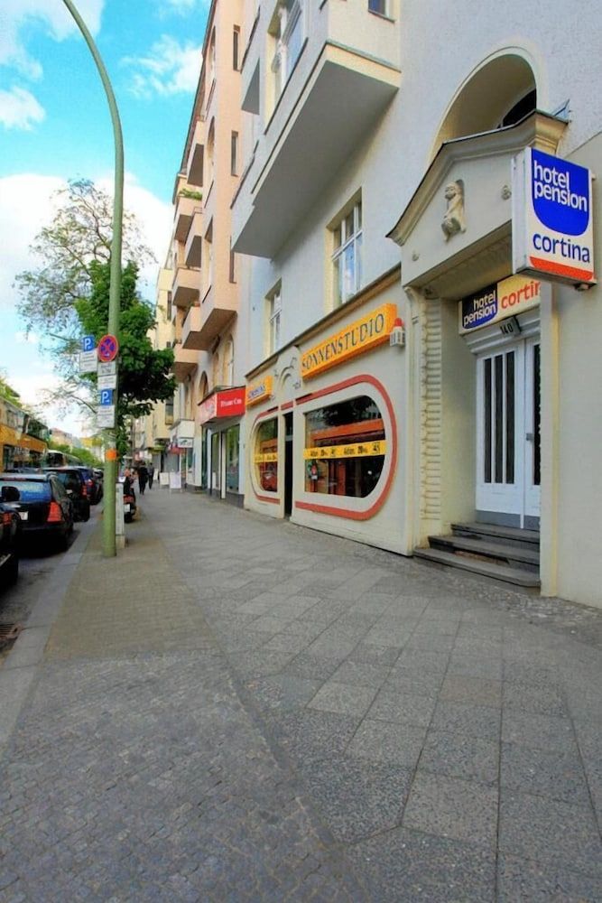 undefined Hotel - Pension Cortina 2