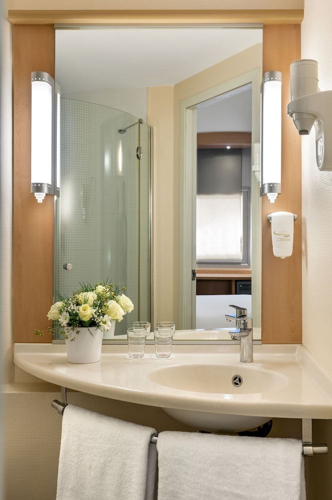 ibis Izmir Alsancak Standard Room, 2 Twin Beds 3