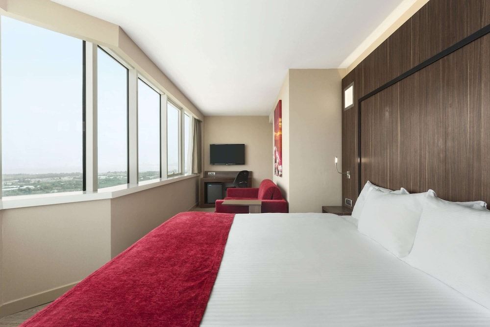 Business Room, 1 King Bed with Sofa bed, Smoking, Corner