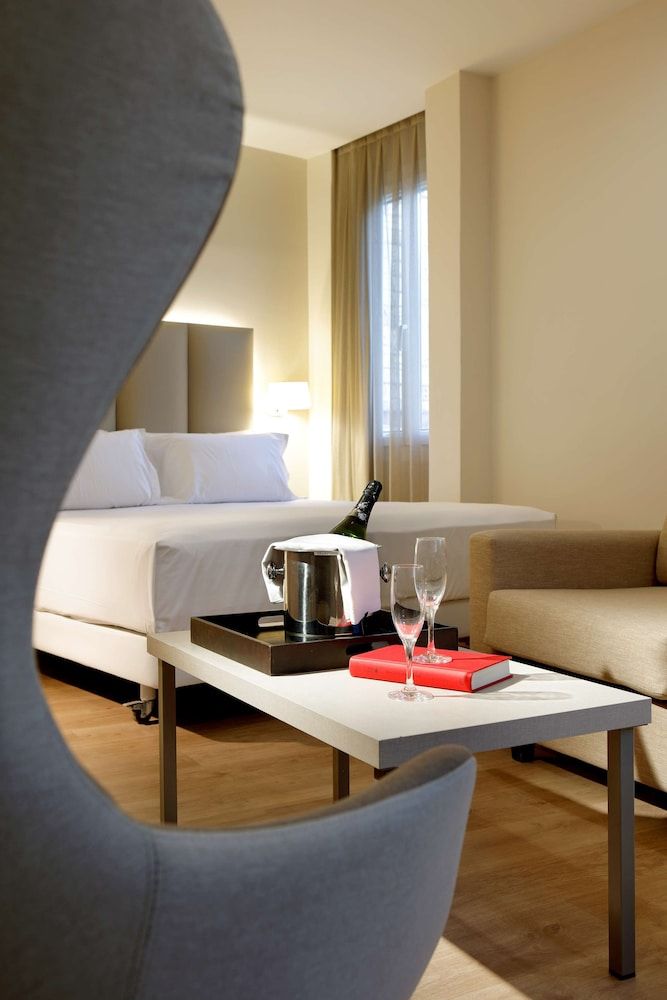 Hesperia Murcia Centro Junior Suite, City View 8