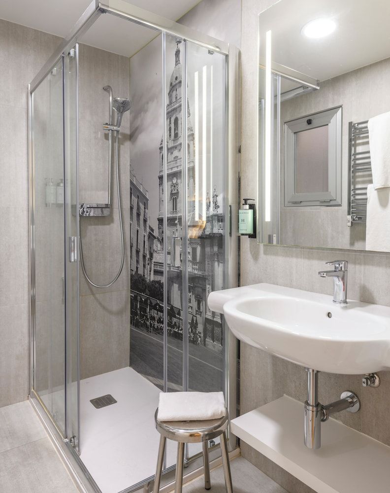 Hesperia Murcia Centro Standard Triple Room 7