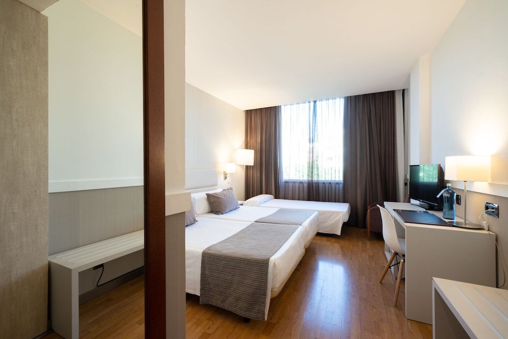 Catalonia Gran Hotel Verdi Triple Room (2 adults + 1 children) 2