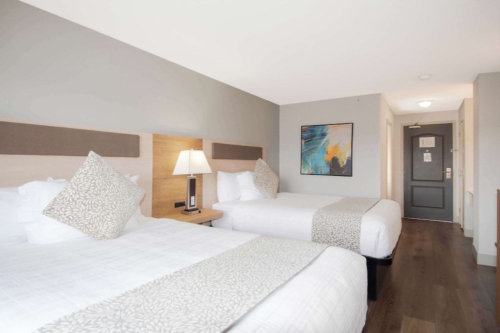 Coast Abbotsford Hotel & Suites Room, 2 Queen Beds (Coast Two Queens Pet Friendly) 3