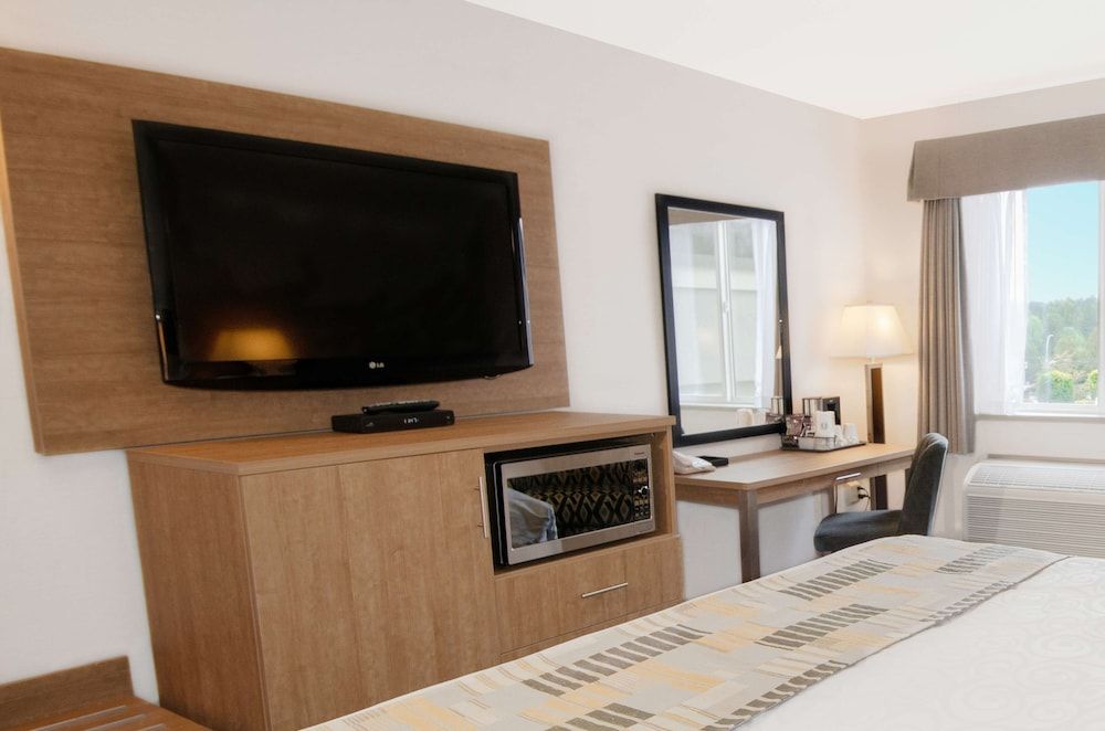 Coast Abbotsford Hotel & Suites Room, 2 Queen Beds (Coast Two Queens Pet Friendly) 7