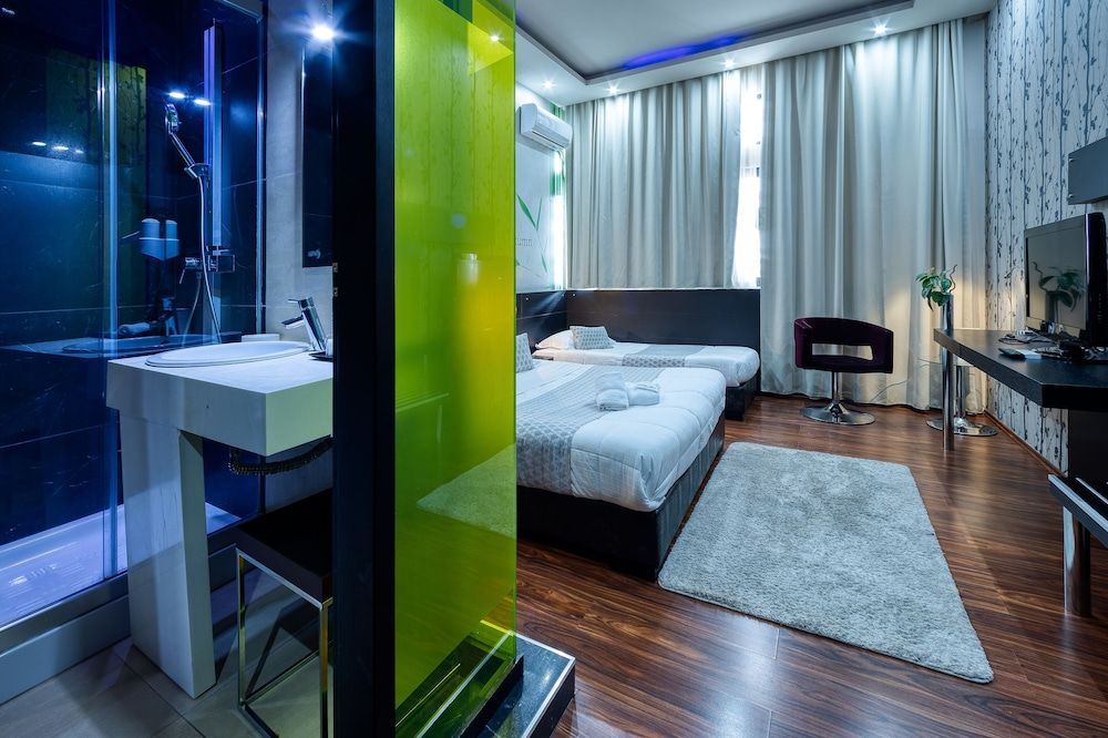 Gallery Art Hotel Standard Triple Room 2