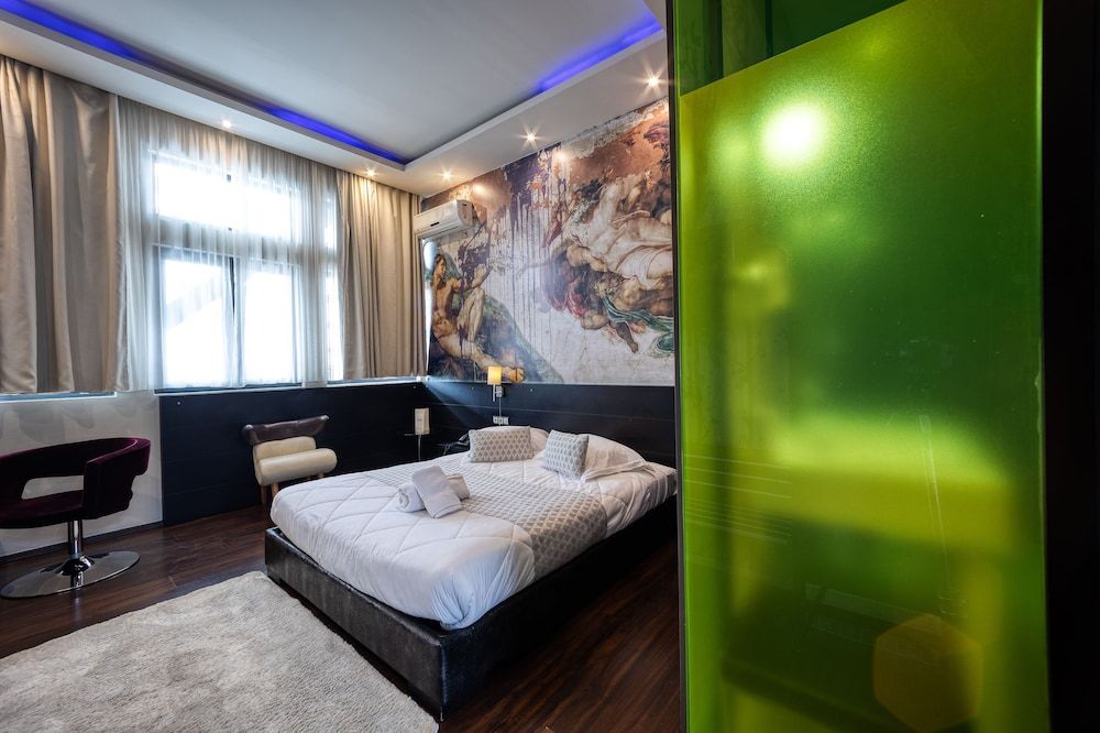 Gallery Art Hotel Standard Room 4