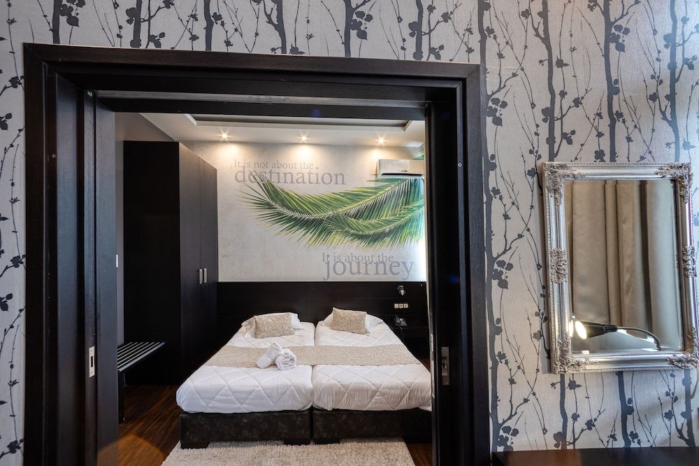 Gallery Art Hotel Standard Room 3