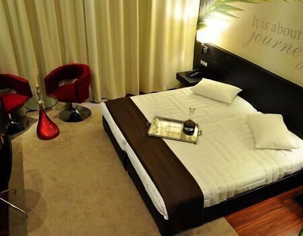 Gallery Art Hotel Standard Triple Room