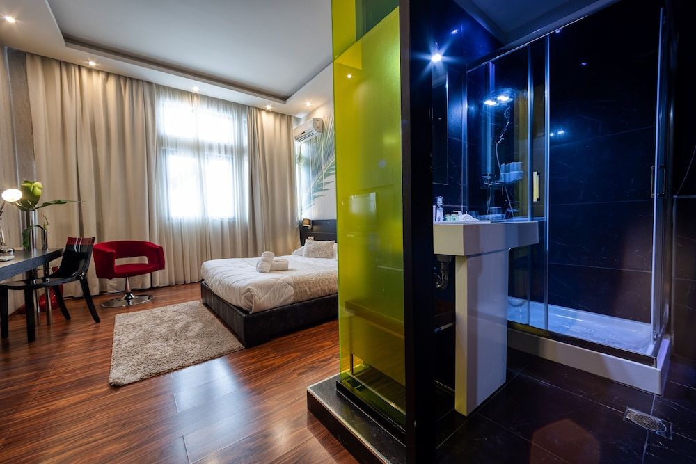 Gallery Art Hotel Standard Room 12