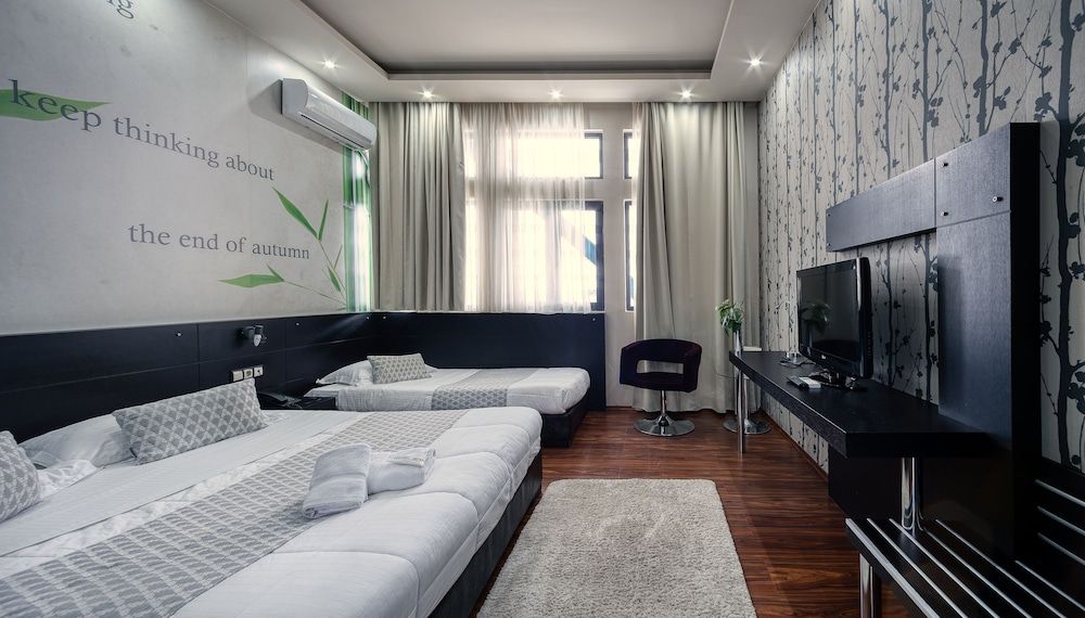 Gallery Art Hotel Standard Triple Room 11