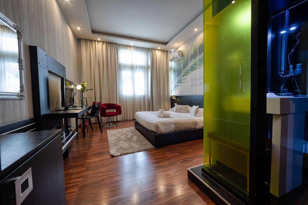 Gallery Art Hotel Standard Room 11