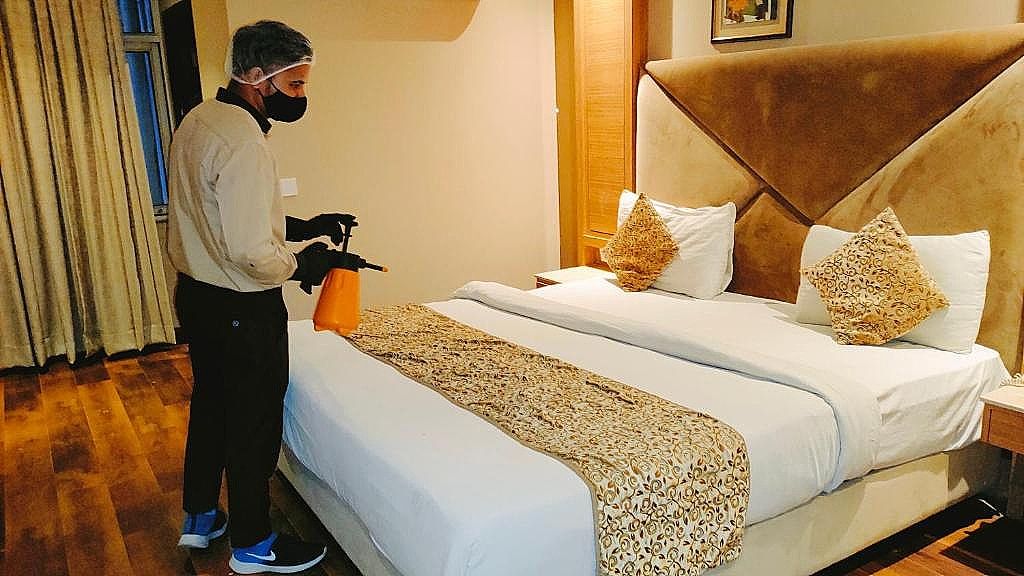 Hotel Waves Delhi Airport Deluxe Room 13