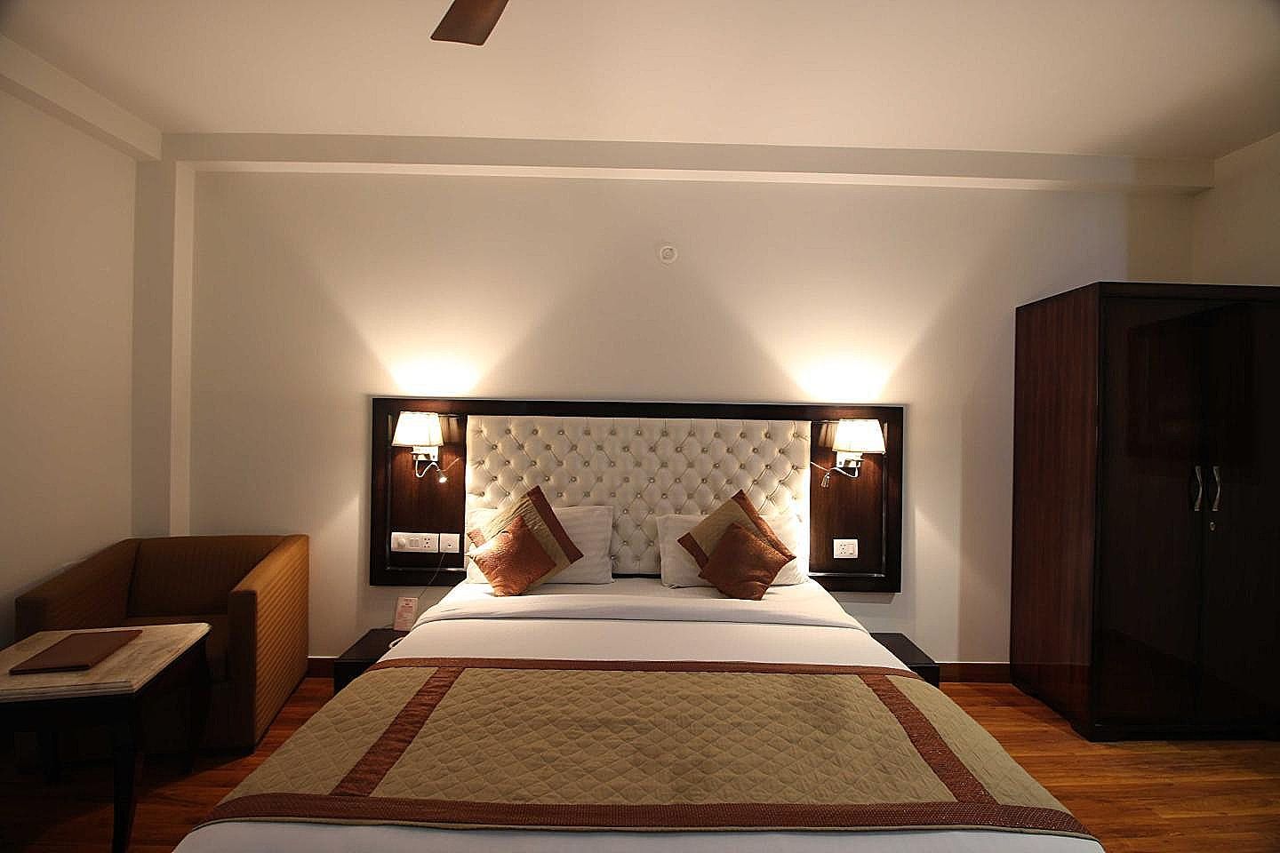 Hotel Waves Delhi Airport Deluxe Room 10