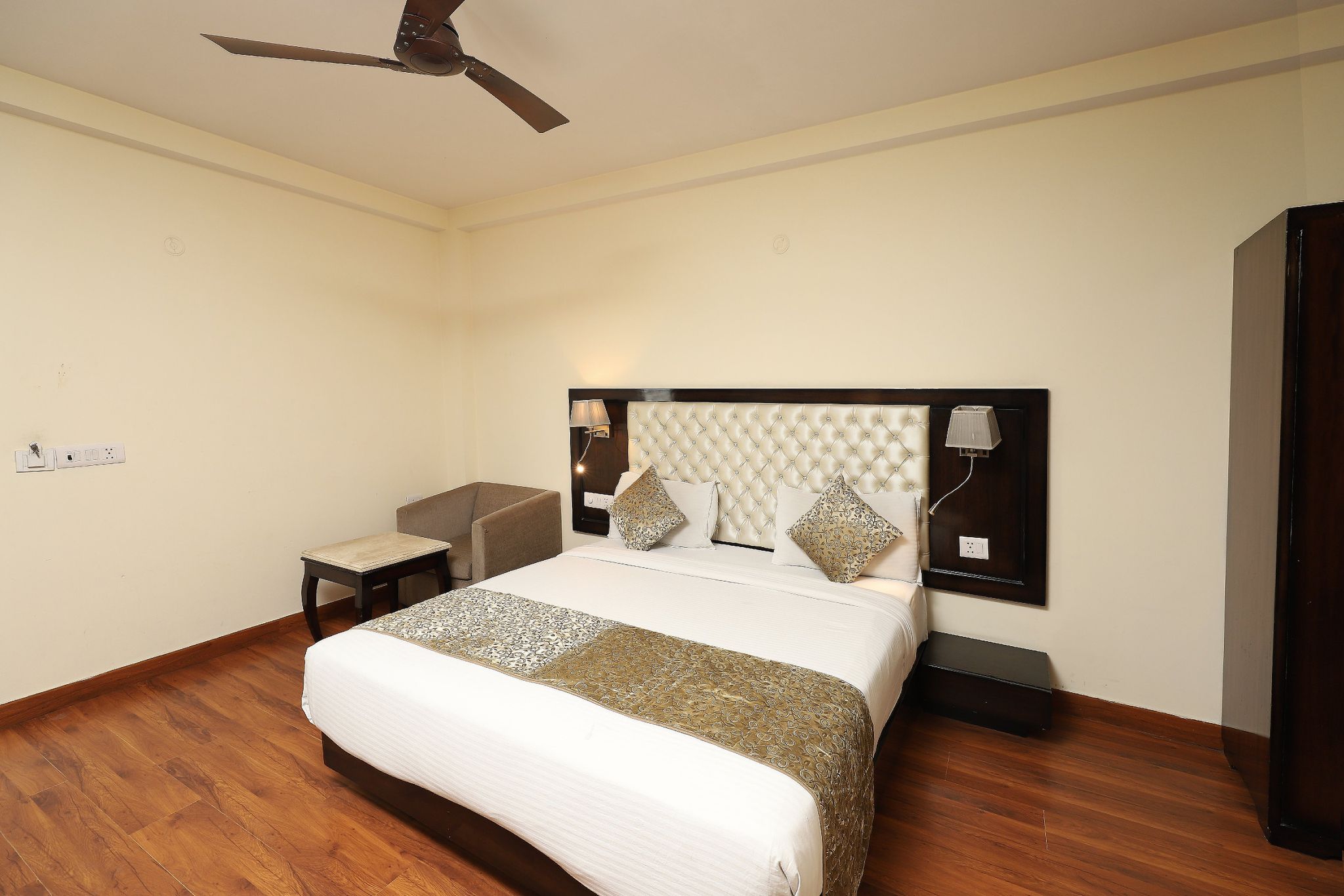 Hotel Waves Delhi Airport Deluxe Room 12