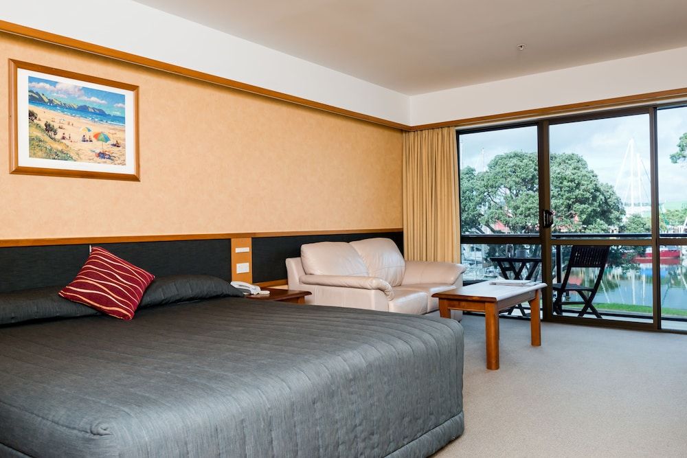 Distinction Whangarei Hotel & Conference Centre Marina View King - Balcony