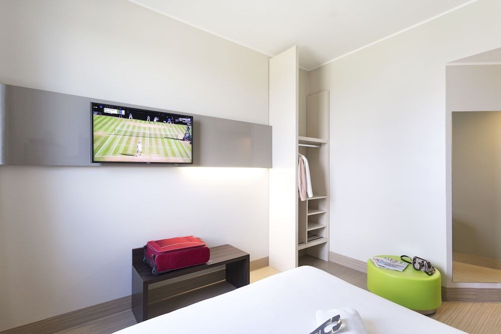 B&B Hotel Milano - Monza Superior Double Room, Non Smoking 2
