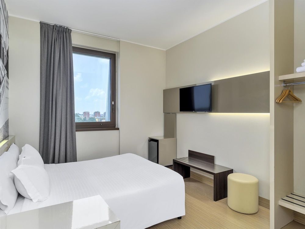 B&B Hotel Milano - Monza Superior Double Room, Non Smoking 5