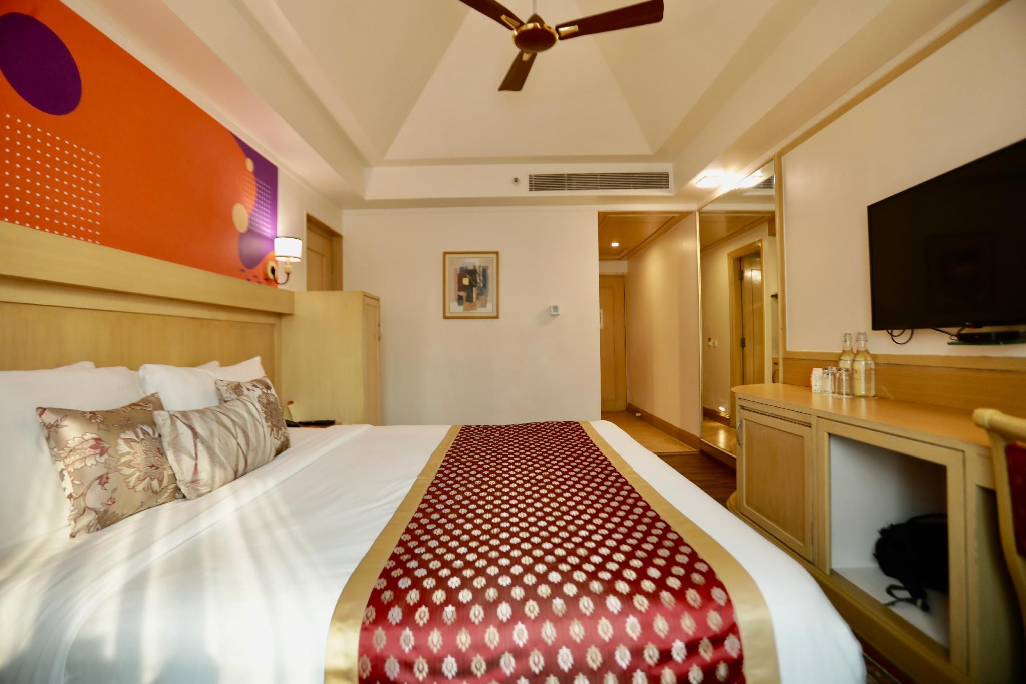 Club Deluxe Room with King Bed or 2 Single Beds