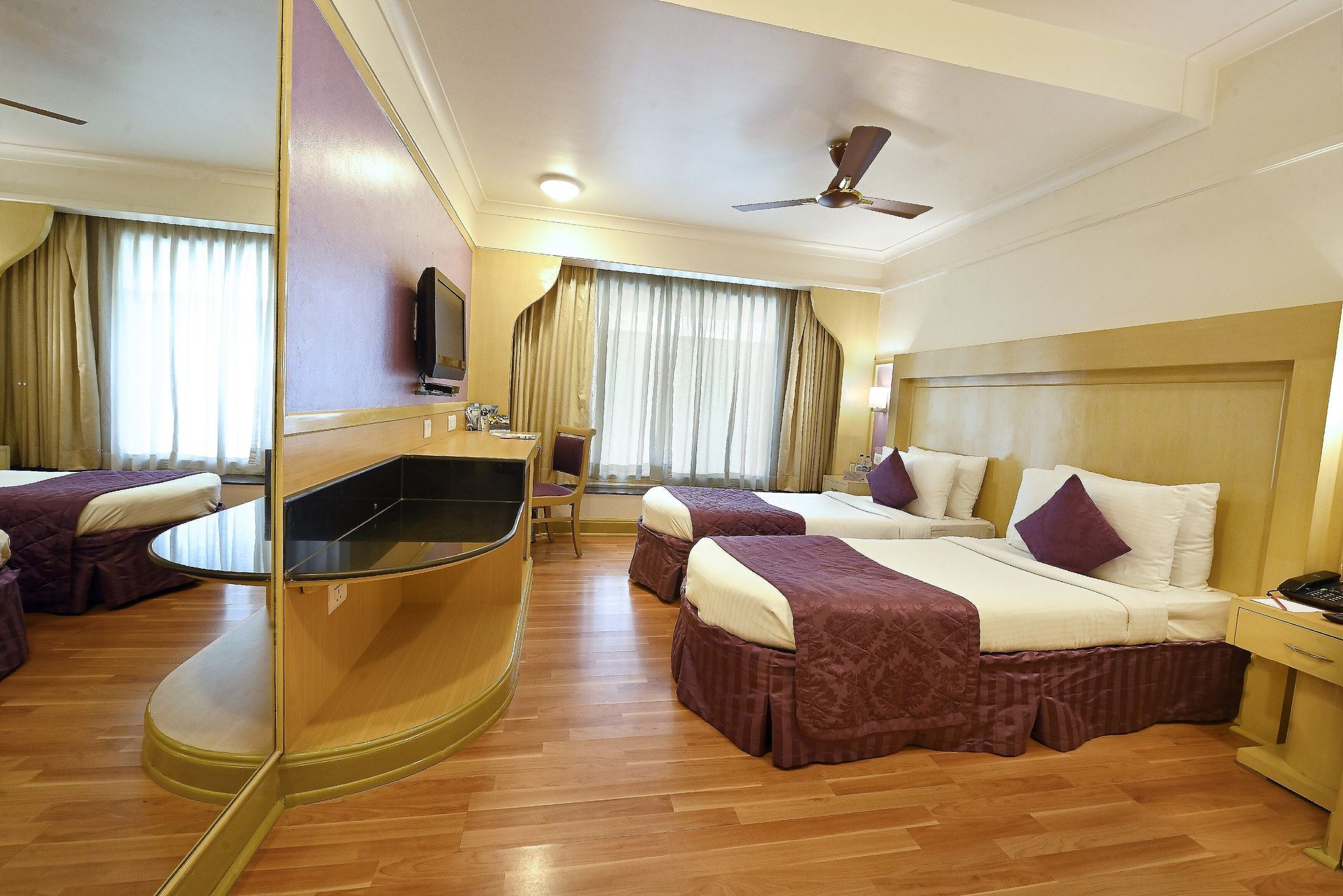 Club Deluxe Room King and Twin Bed with Breakfast