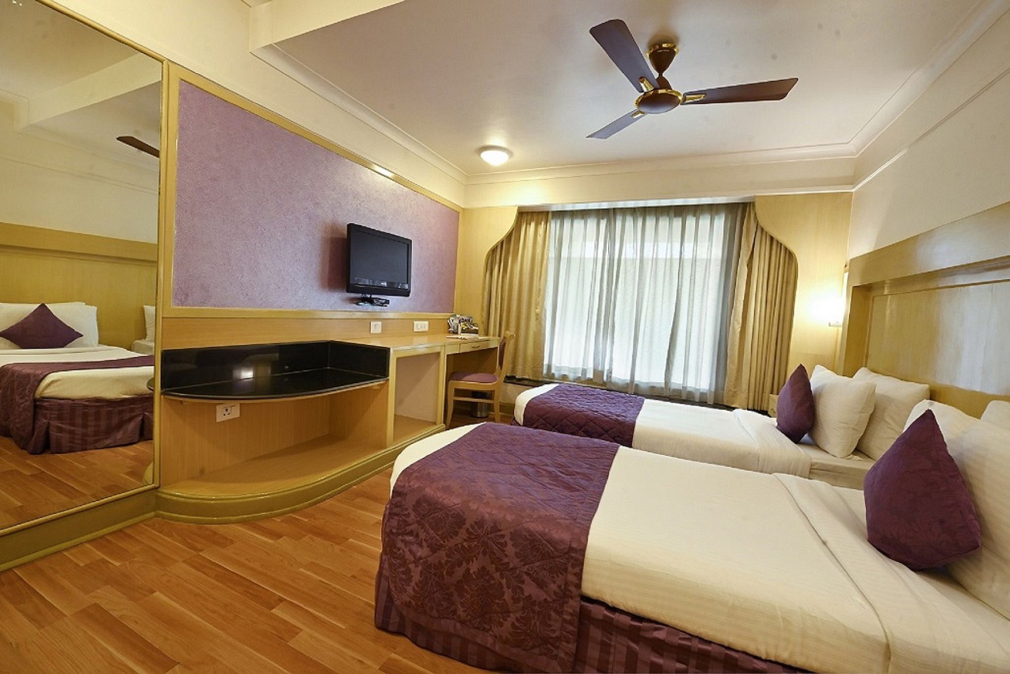 Club Deluxe Room King and Twin Bed with Breakfast