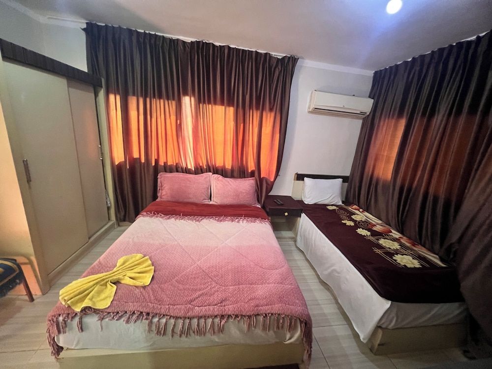 Isis Hostel 2 Deluxe Double or Twin Room 7