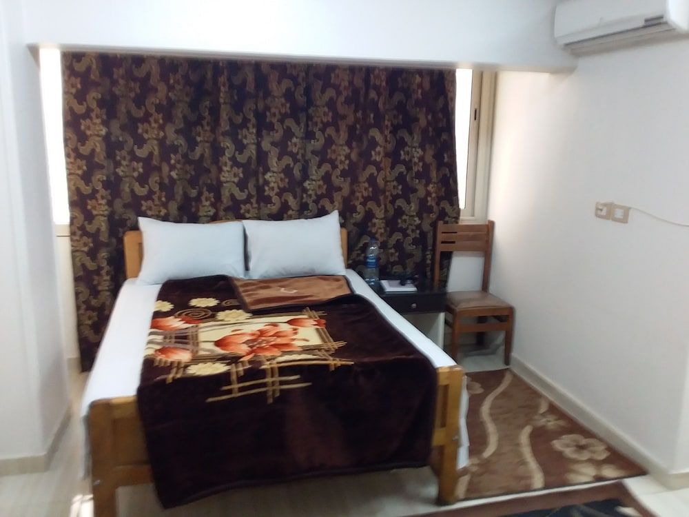 Isis Hostel 2 Deluxe Double or Twin Room