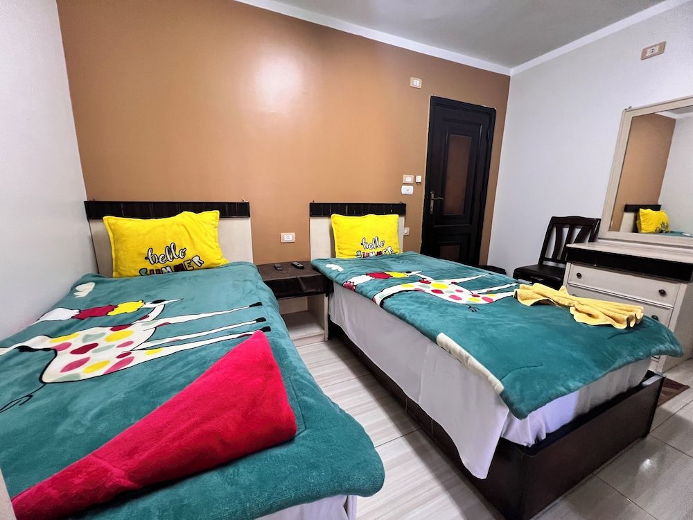 Isis Hostel 2 Deluxe Double or Twin Room 12