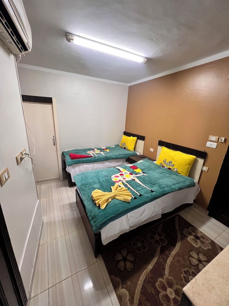 Isis Hostel 2 Deluxe Double or Twin Room 11