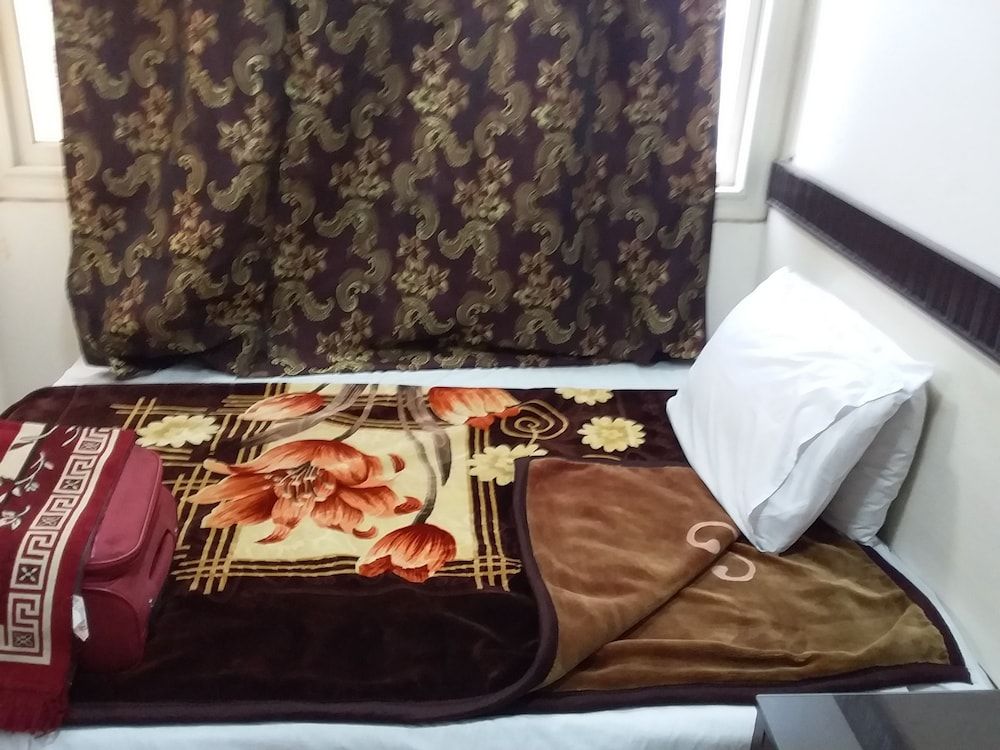 Isis Hostel 2 Deluxe Double or Twin Room 28