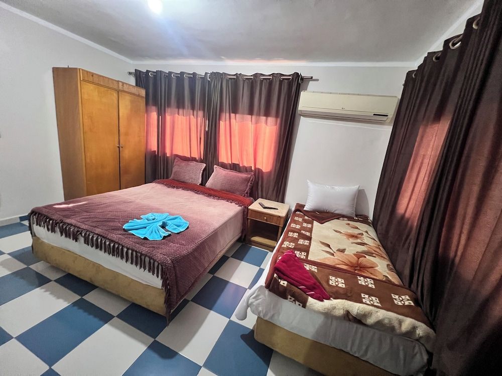 Isis Hostel 2 Deluxe Double or Twin Room 6
