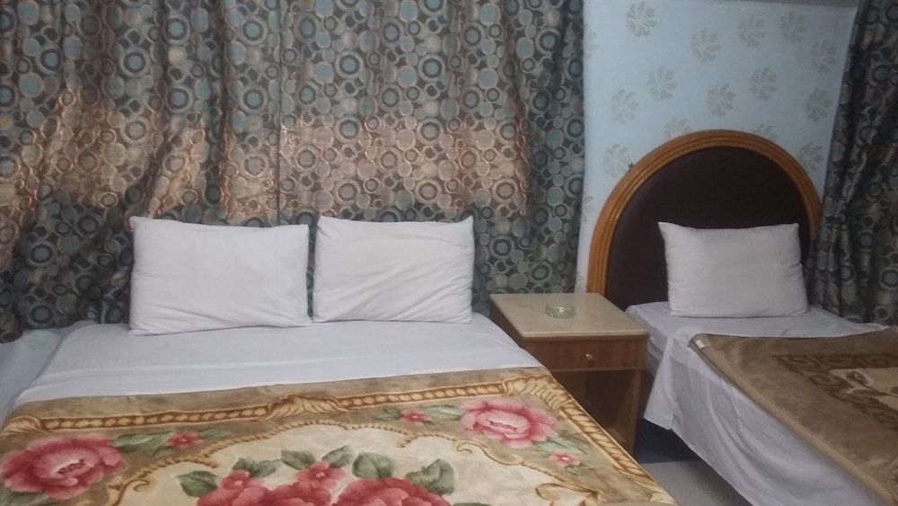 Isis Hostel 2 Deluxe Double or Twin Room 17