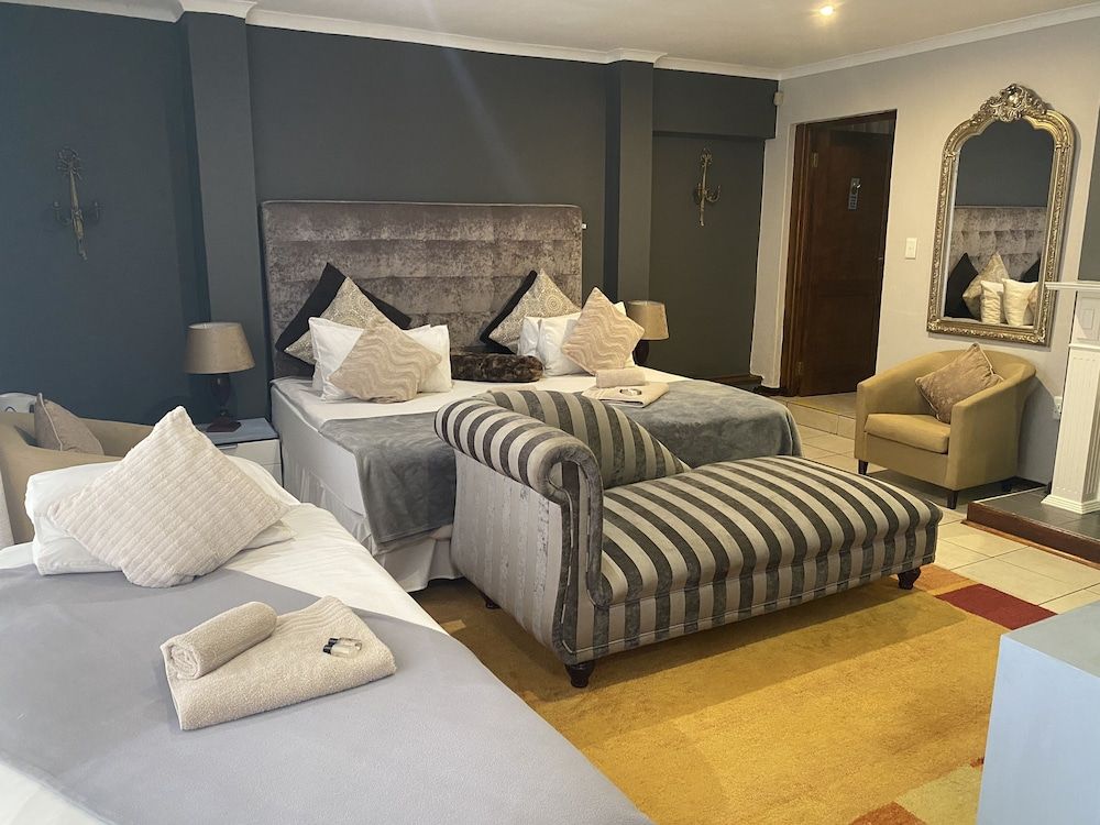 Marion Lodge Family Room