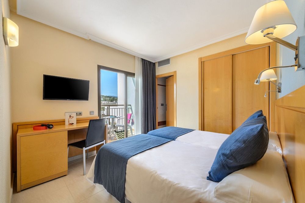 Hotel Vibra S´Estanyol Twin Room 2