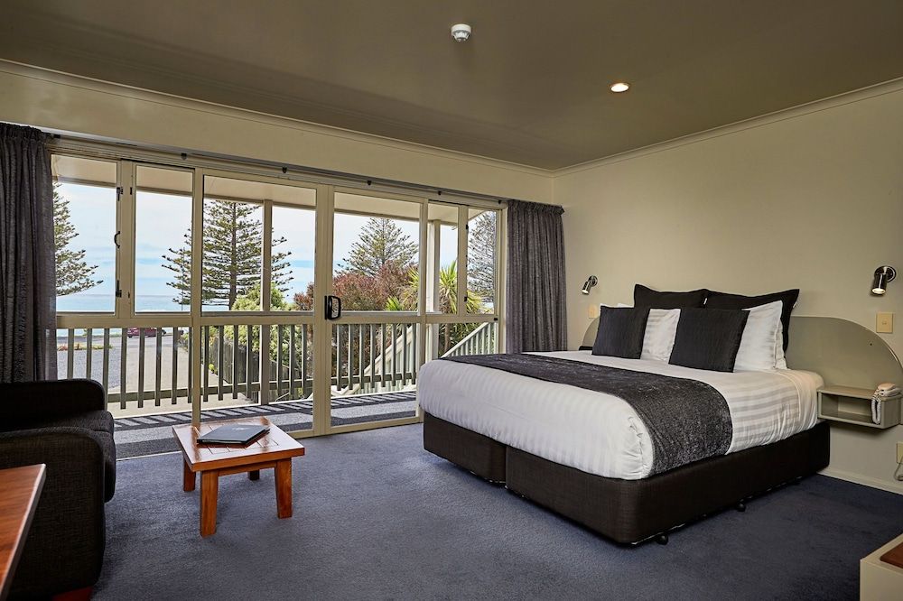 Deluxe Room, Partial Ocean View