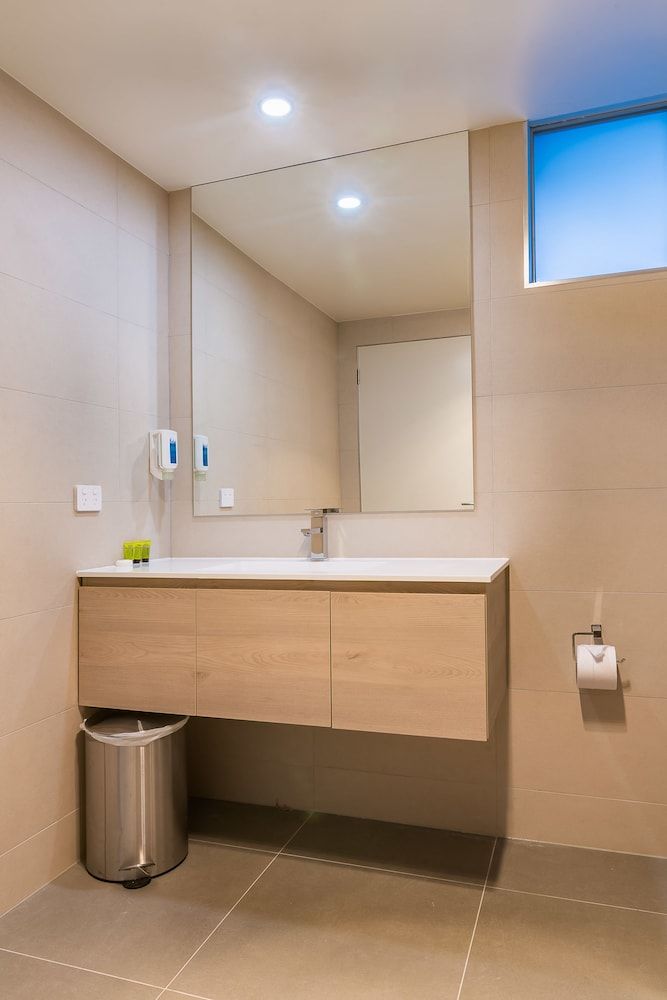 The Argosy Suite Queen and Single 9