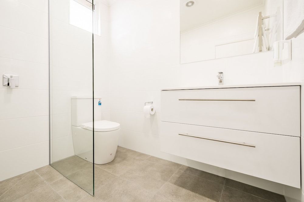 The Argosy Standard Family - Queen Bed and 2 Single Beds 5