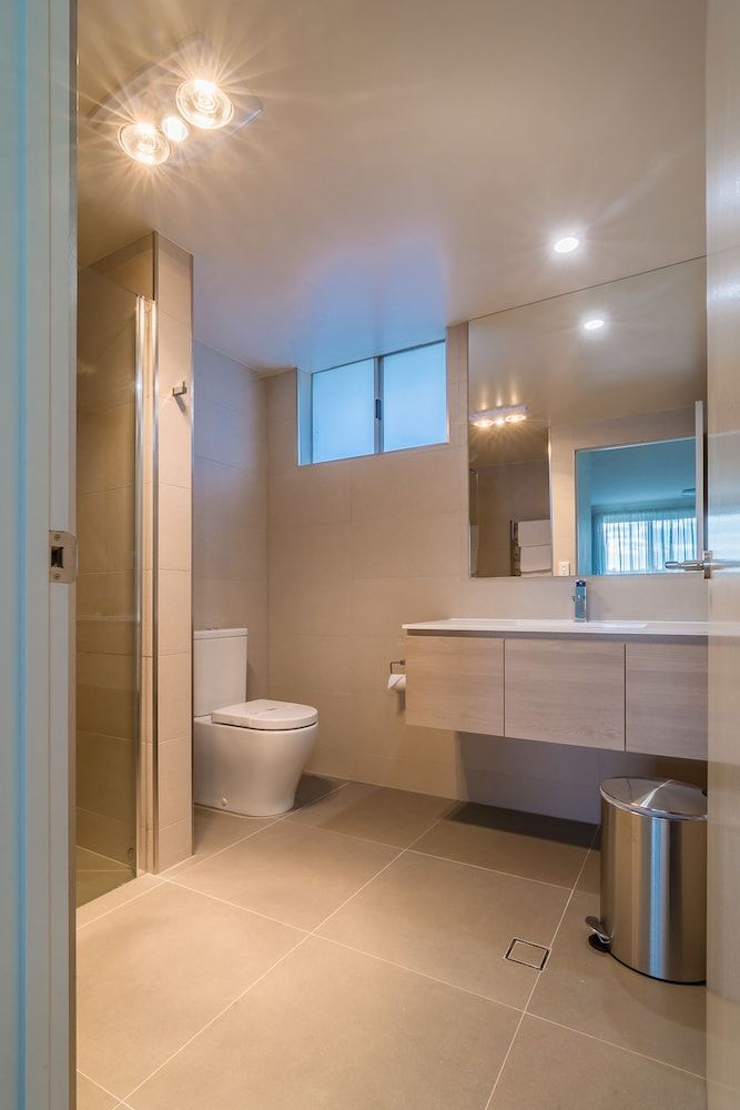 The Argosy Suite Queen and Single 10