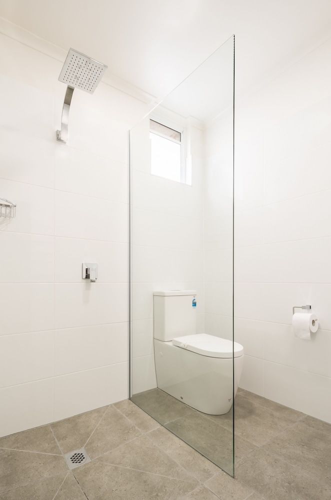 The Argosy Standard Family - Queen Bed and 2 Single Beds 3