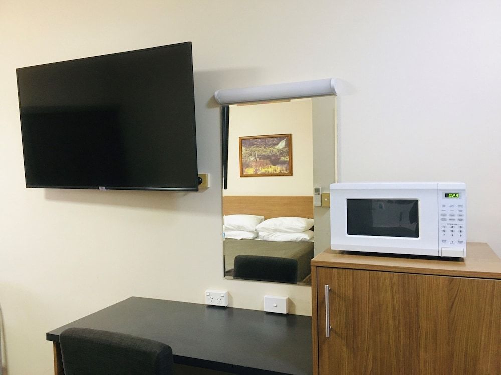 The Argosy Standard Family - Queen Bed and 2 Single Beds 7