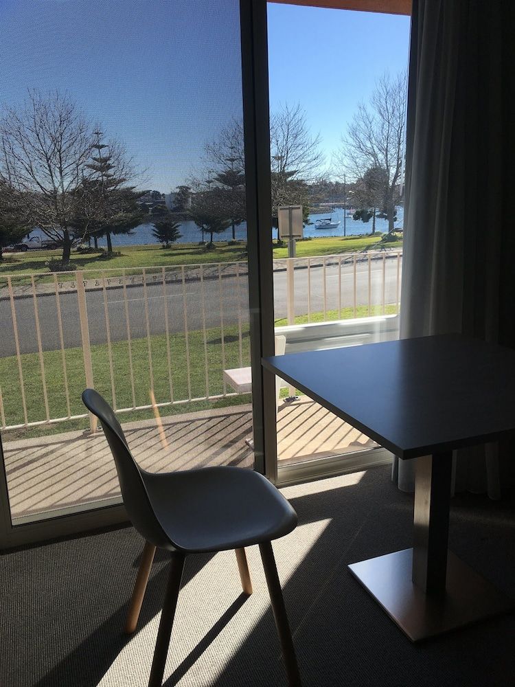 The Argosy Suite Queen and Single 6