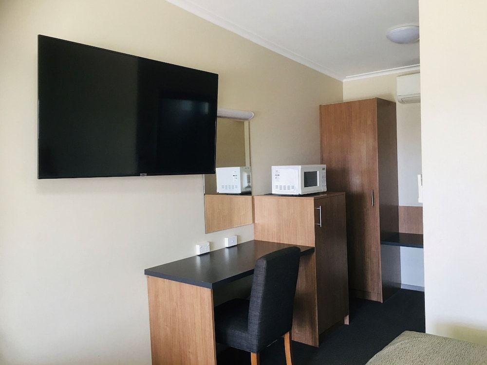 The Argosy Standard Family - Queen Bed and 2 Single Beds 8