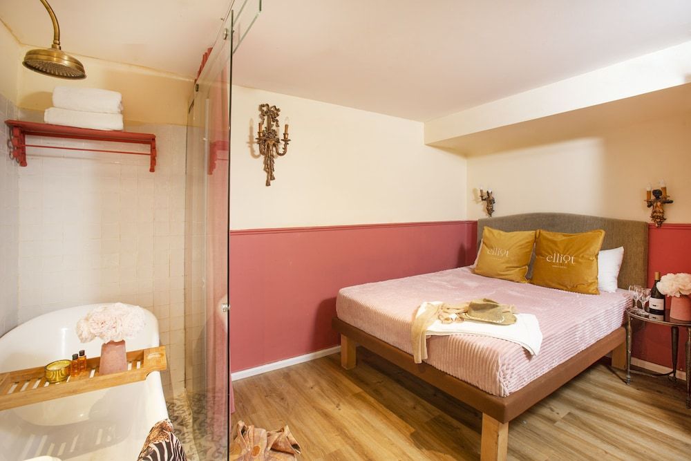 The Elliot - Adults only Standard Room 9