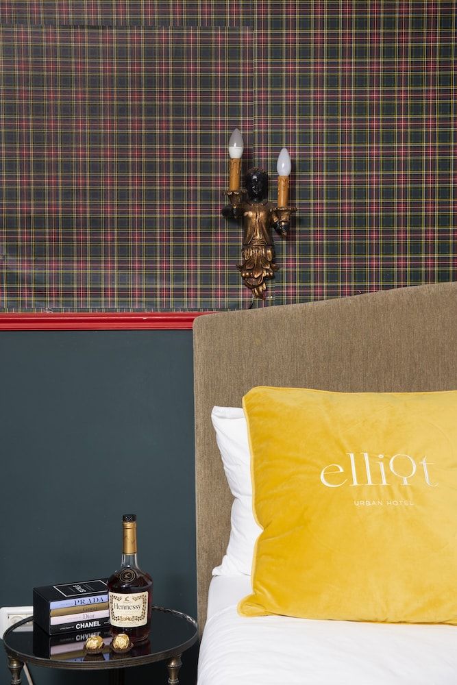 undefined The Elliot - Adults only 10